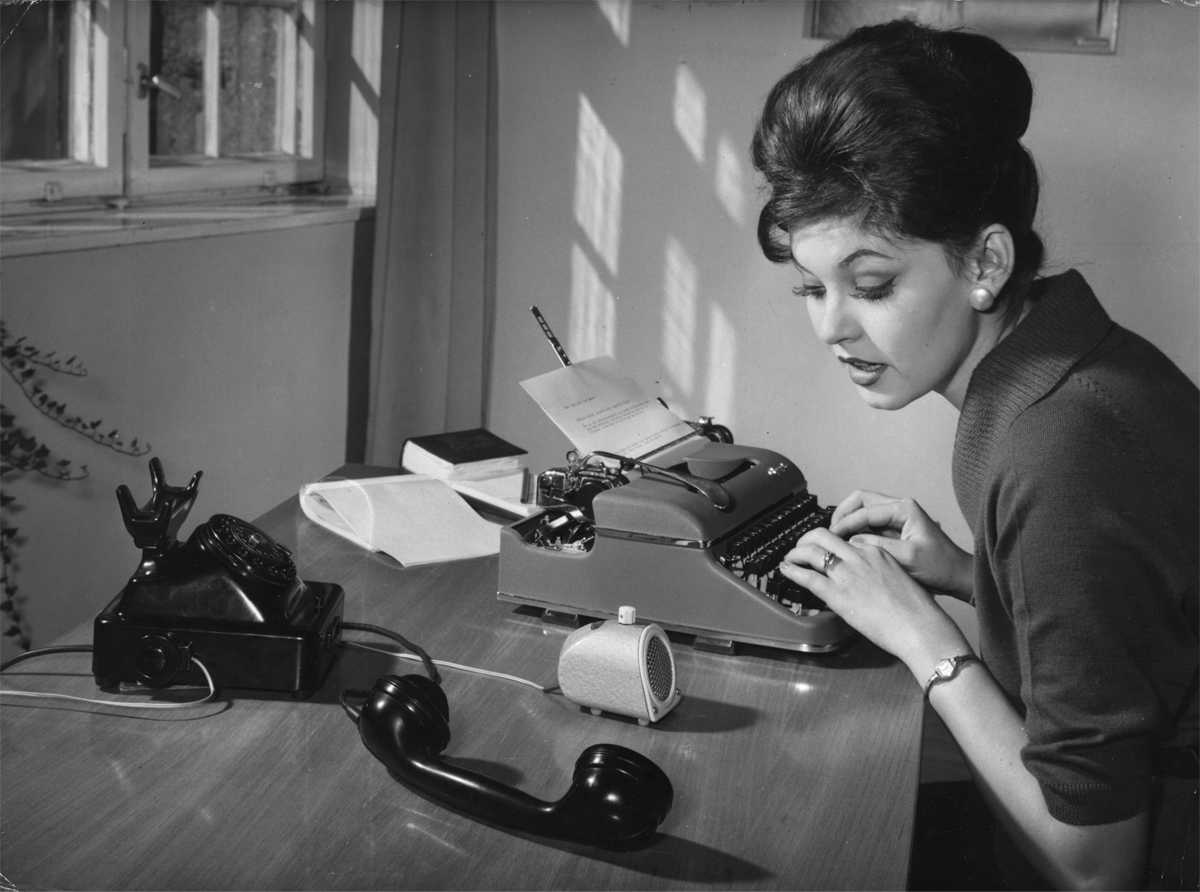 femail-typist-large.jpg